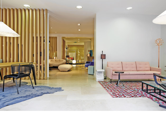 Rez-de-chaussé, 25 rue du Faubourg St Antoine.