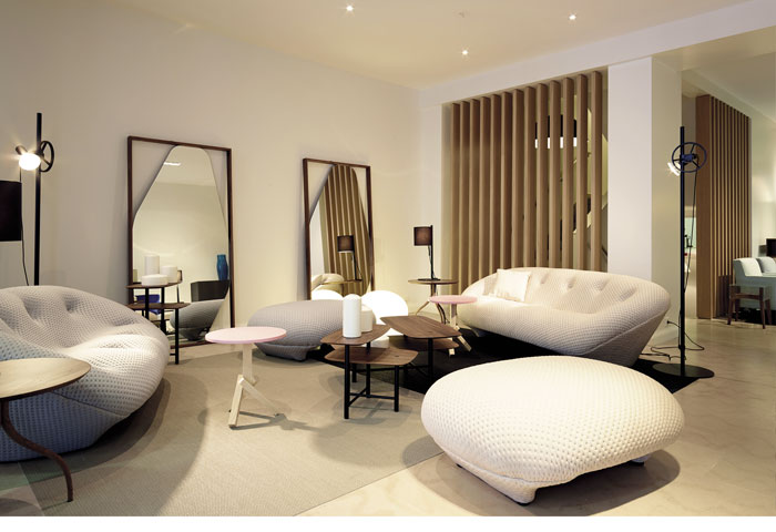Rez-de-chaussé, 25 rue du Faubourg St Antoine.